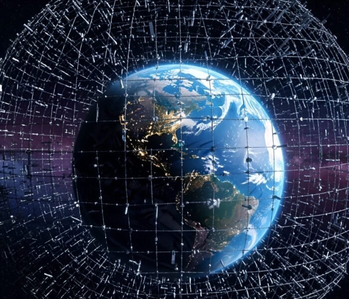 Quels sont les coûts cachés — scientifiques, environnementaux et géopolitiques — de cette colonisation privée de l’orbite basse ? Une entreprise privée peut-elle, de fait, opérer à une privatisation du ciel ?